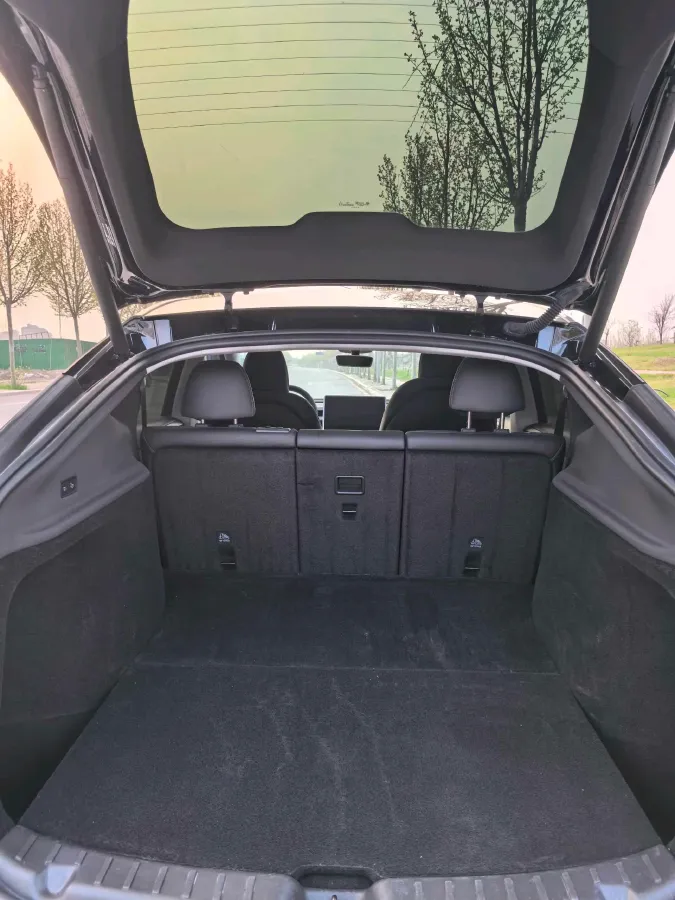 2025 Tesla Model Y BEV 62.5KWH,autocango,china used car exporter,china ev exporter,chinese used car exporter,chinese used ev exporter