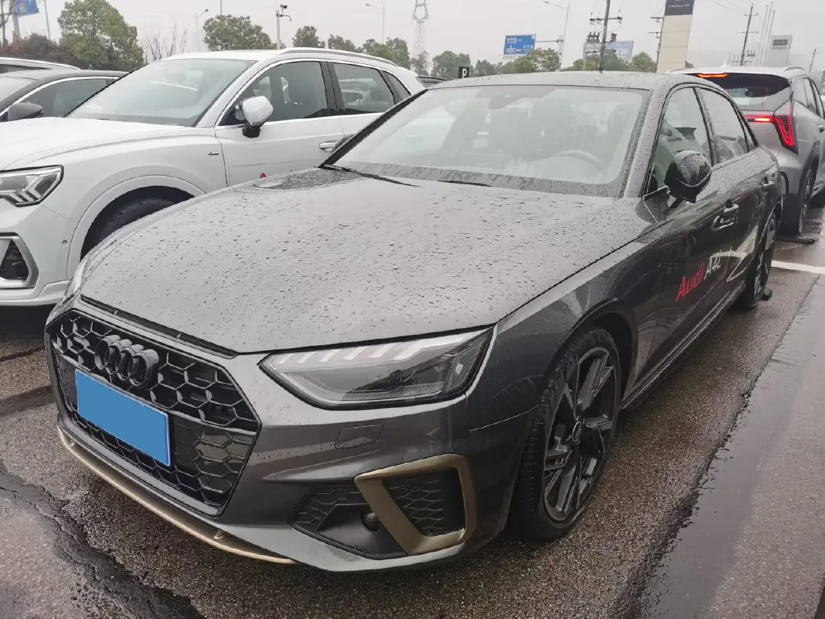 2024 Audi A4L 2.0T 190HP L4 7DCT,autocango,china used car exporter,china ev exporter,chinese used car exporter,chinese used ev exporter