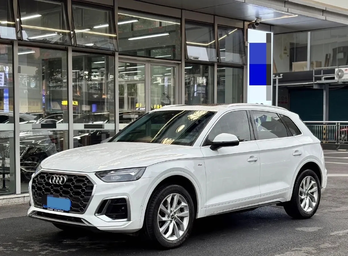 2022 Audi Q5L 2.0T 190HP L4 7DCT,autocango,china used car exporter,china ev exporter,chinese used car exporter,chinese used ev exporter