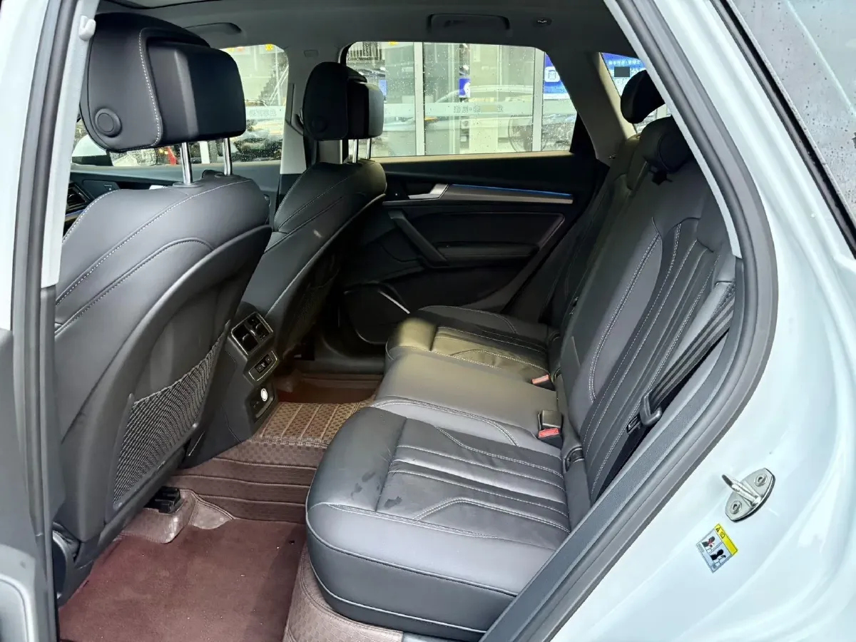 2022 Audi Q5L 2.0T 190HP L4 7DCT,autocango,china used car exporter,china ev exporter,chinese used car exporter,chinese used ev exporter