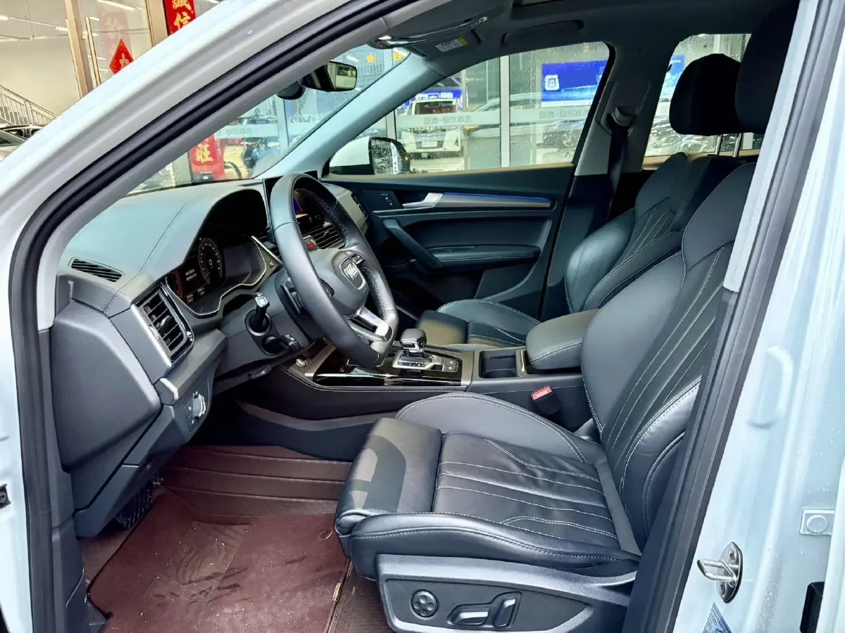 2022 Audi Q5L 2.0T 190HP L4 7DCT,autocango,china used car exporter,china ev exporter,chinese used car exporter,chinese used ev exporter