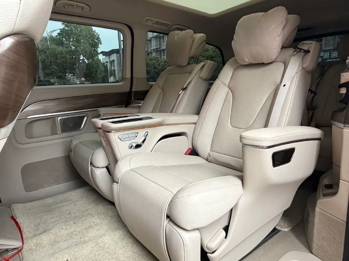 2022 Mercedes-Benz V Class 2.0T 211HP L4 9AT,autocango,china used car exporter,china ev exporter,chinese used car exporter,chinese used ev exporter