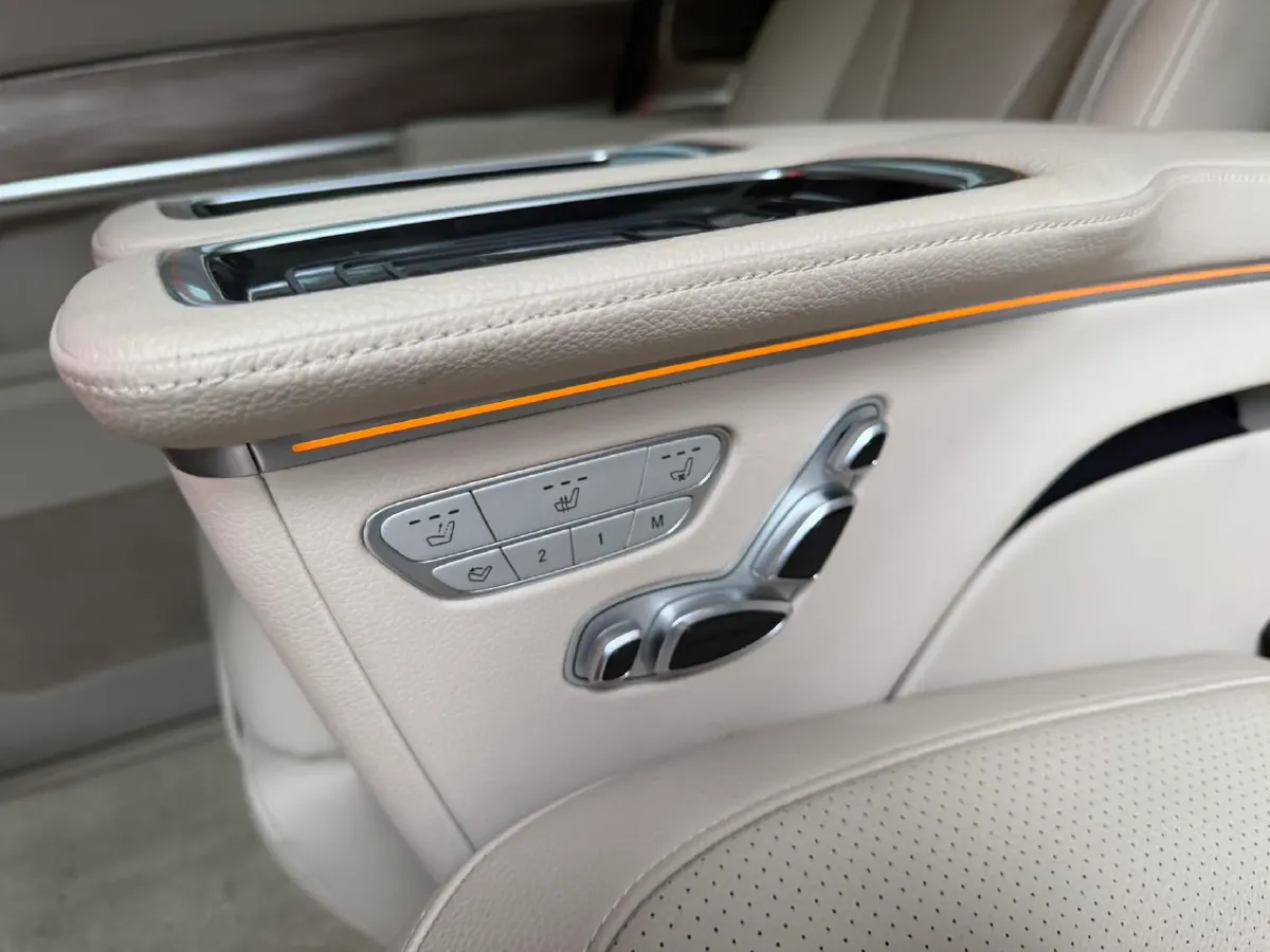 2022 Mercedes-Benz V Class 2.0T 211HP L4 9AT,autocango,china used car exporter,china ev exporter,chinese used car exporter,chinese used ev exporter