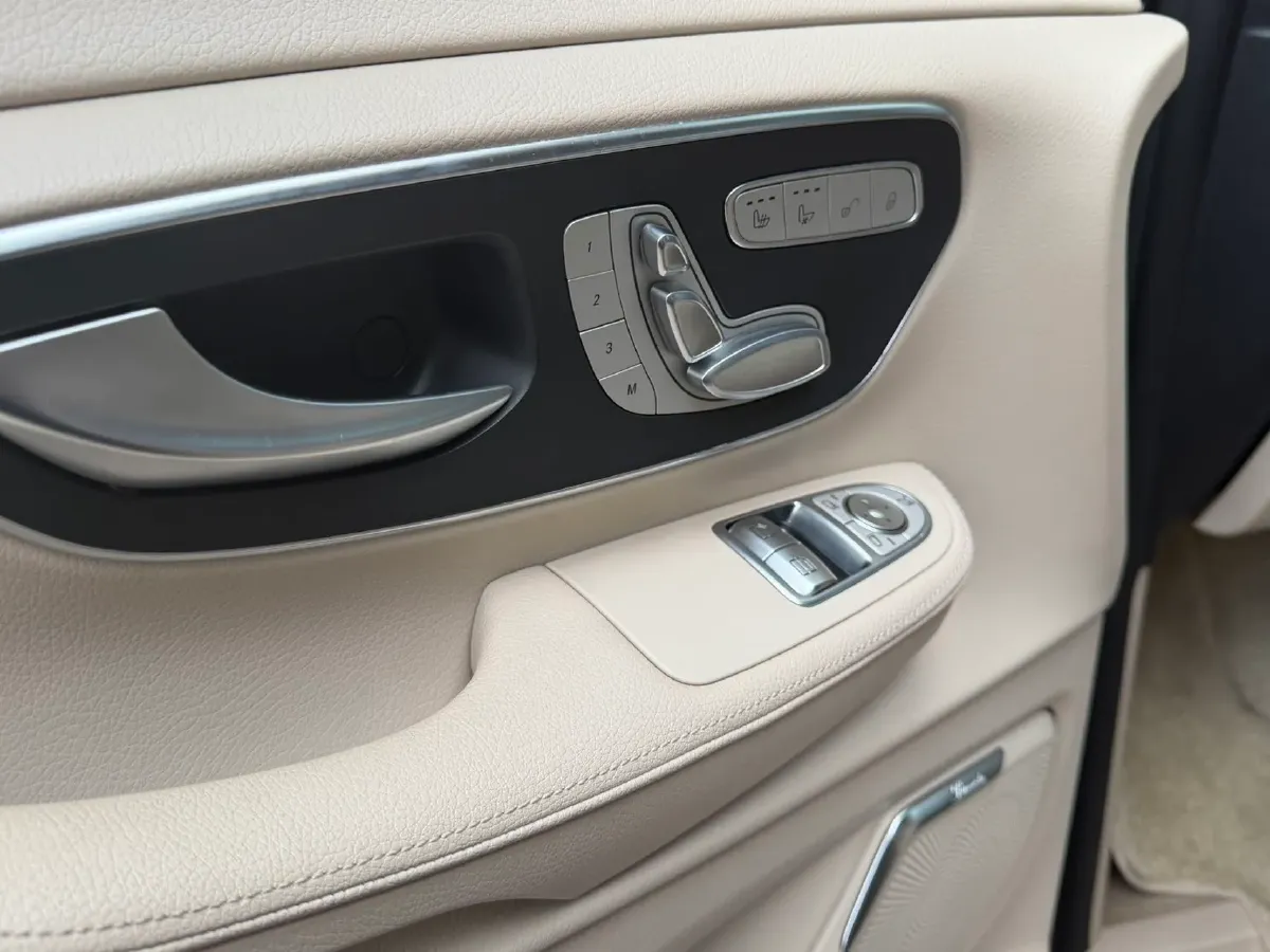 2022 Mercedes-Benz V Class 2.0T 211HP L4 9AT,autocango,china used car exporter,china ev exporter,chinese used car exporter,chinese used ev exporter