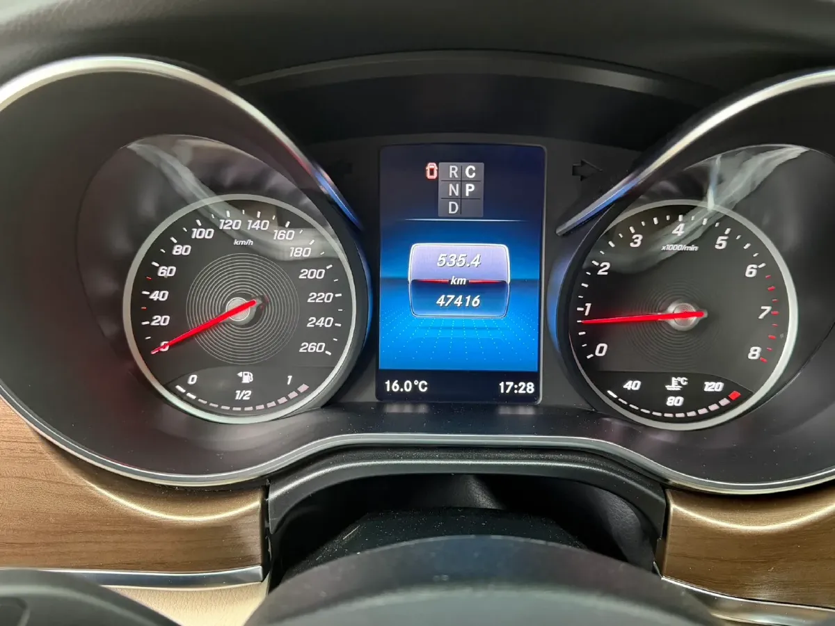 2022 Mercedes-Benz V Class 2.0T 211HP L4 9AT,autocango,china used car exporter,china ev exporter,chinese used car exporter,chinese used ev exporter