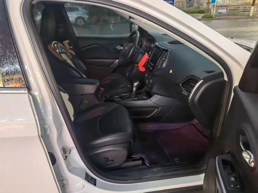 2020 Jeep Cherokee 2.0T 234HP L4 9AT,autocango,china used car exporter,china ev exporter,chinese used car exporter,chinese used ev exporter