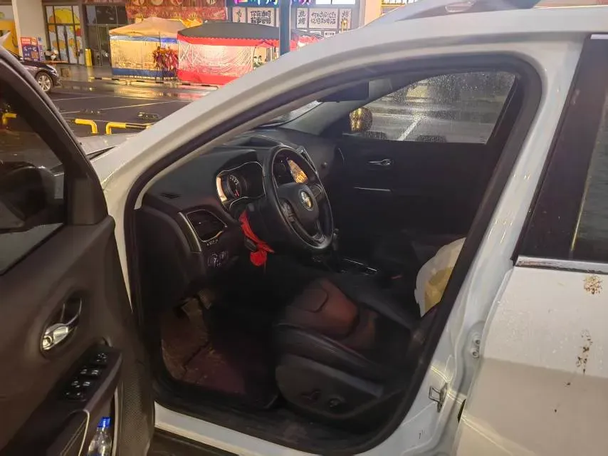 2020 Jeep Cherokee 2.0T 234HP L4 9AT,autocango,china used car exporter,china ev exporter,chinese used car exporter,chinese used ev exporter