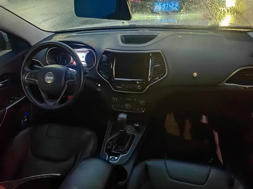 2020 Jeep Cherokee 2.0T 234HP L4 9AT,autocango,china used car exporter,china ev exporter,chinese used car exporter,chinese used ev exporter