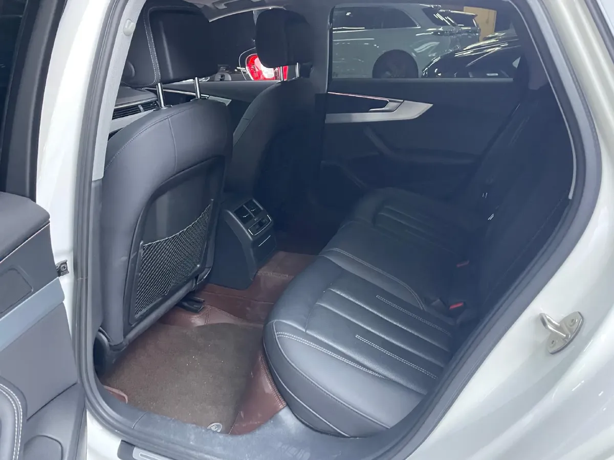 2020 Audi A4L 2.0T 190HP L4 7DCT,autocango,china used car exporter,china ev exporter,chinese used car exporter,chinese used ev exporter