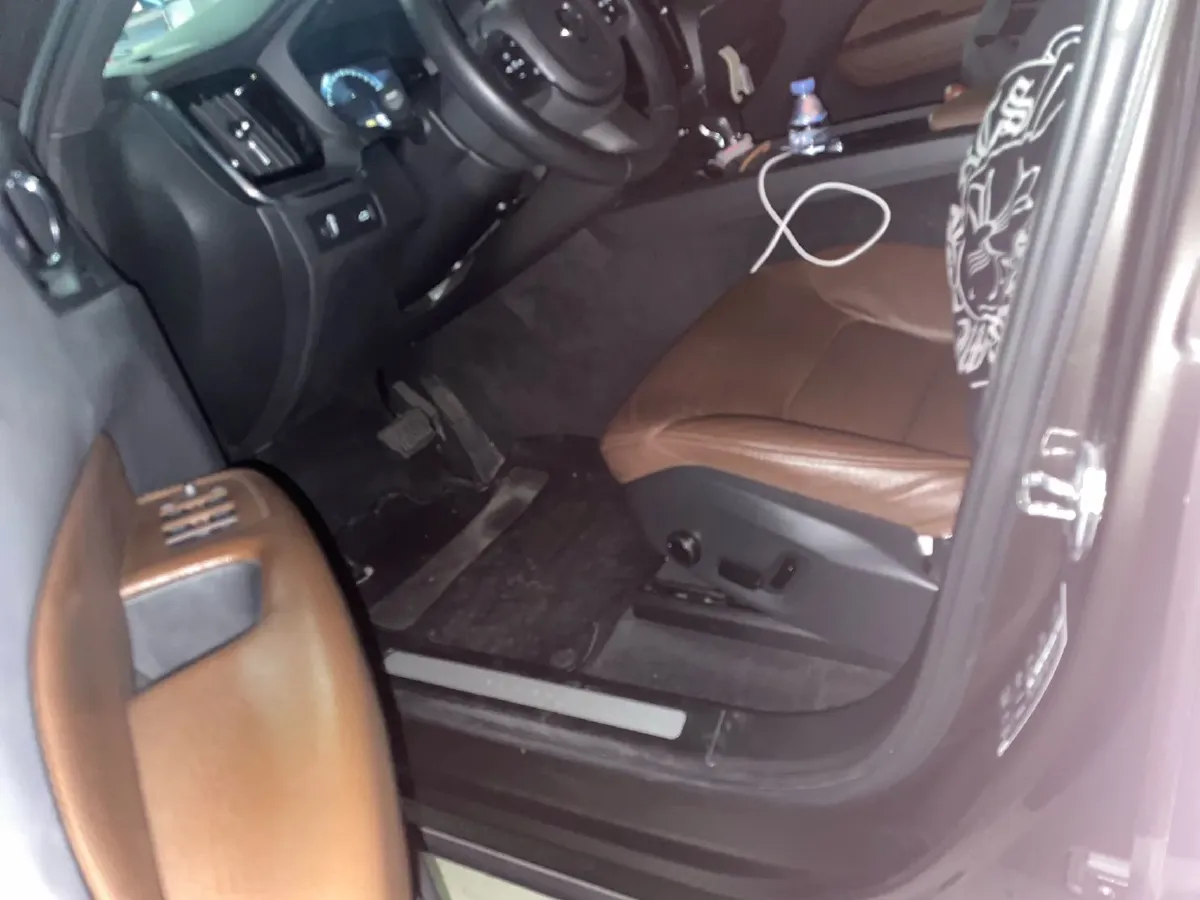 2020 Volvo XC60 2.0T 254HP L4 8AT,autocango,china used car exporter,china ev exporter,chinese used car exporter,chinese used ev exporter