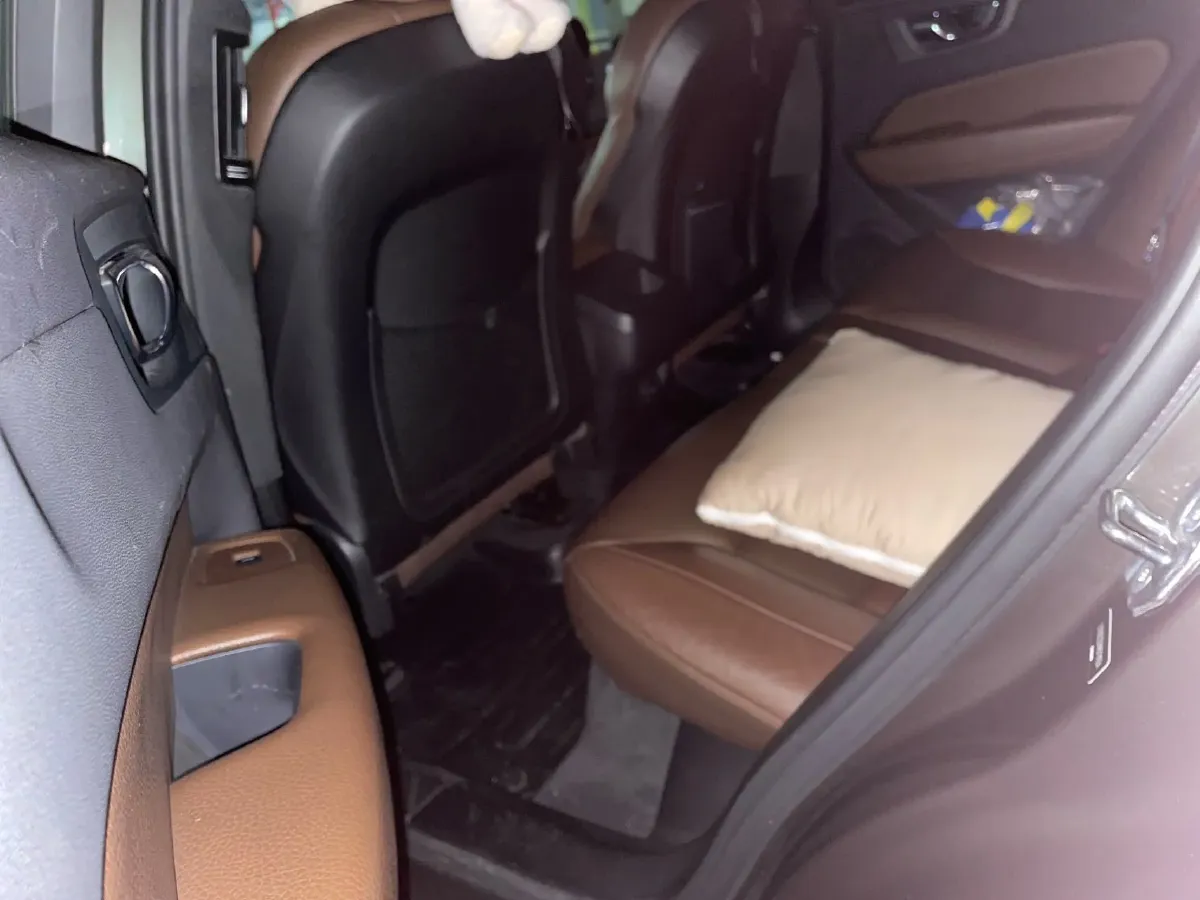 2020 Volvo XC60 2.0T 254HP L4 8AT,autocango,china used car exporter,china ev exporter,chinese used car exporter,chinese used ev exporter