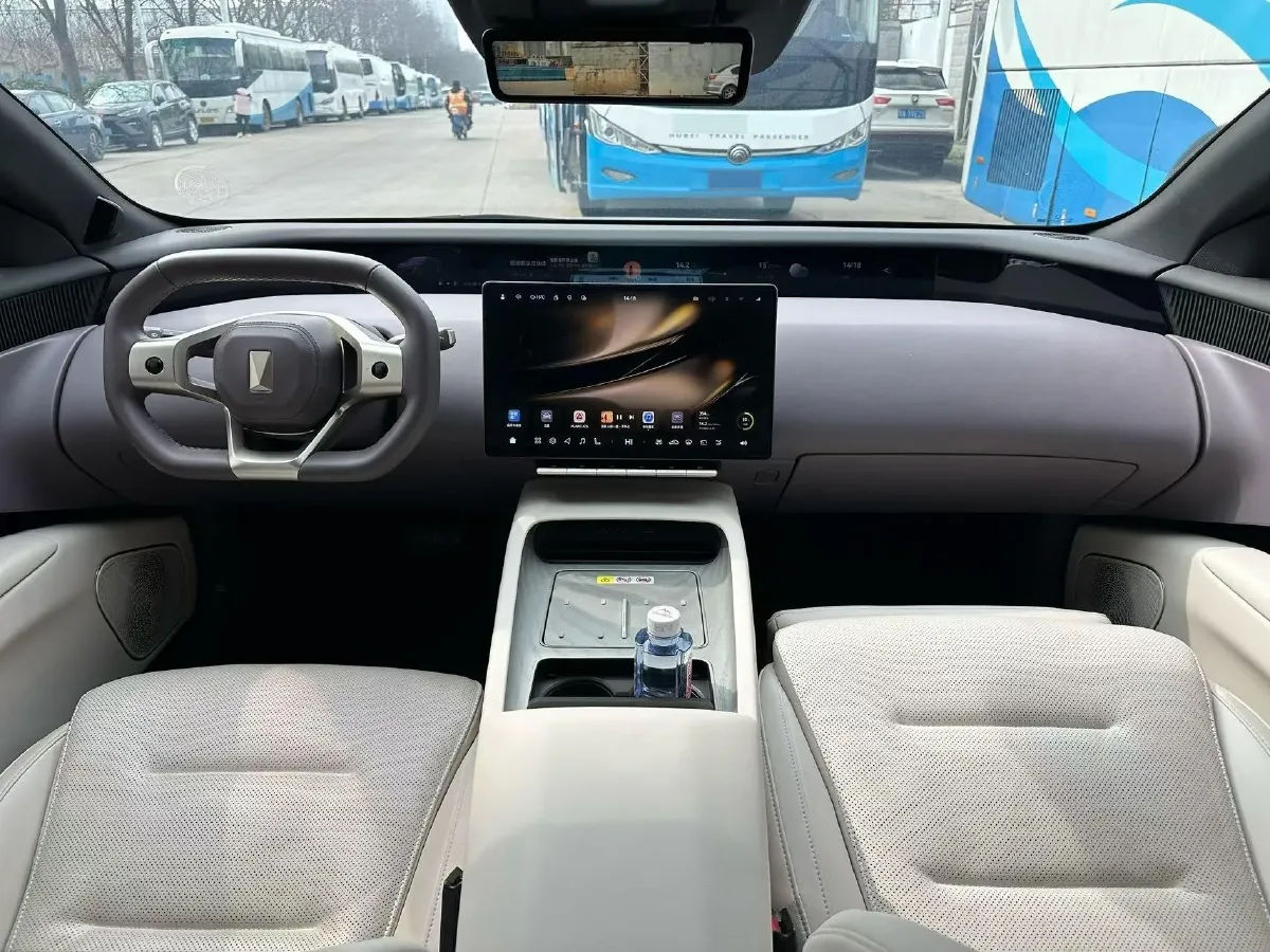 2025 Avatr 12 1.5T 156HP L4 REEV,autocango,china used car exporter,china ev exporter,chinese used car exporter,chinese used ev exporter