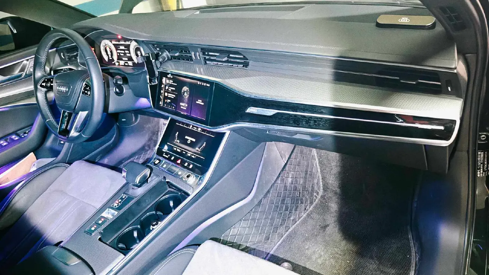 2024 Audi A6L 2.0T 190HP L4 7DCT,autocango,china used car exporter,china ev exporter,chinese used car exporter,chinese used ev exporter