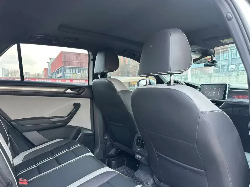 2023 Volkswagen T-Roc 1.5T 160HP L4 7DCT,autocango,china used car exporter,china ev exporter,chinese used car exporter,chinese used ev exporter
