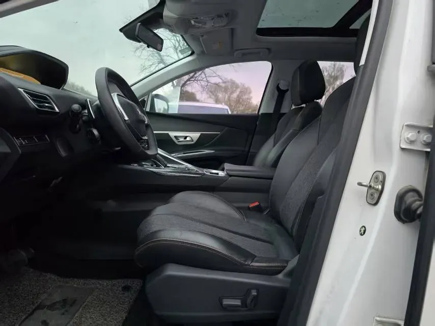 2017 Peugeot 5008 1.8T 204HP L4 6AT,autocango,china used car exporter,china ev exporter,chinese used car exporter,chinese used ev exporter