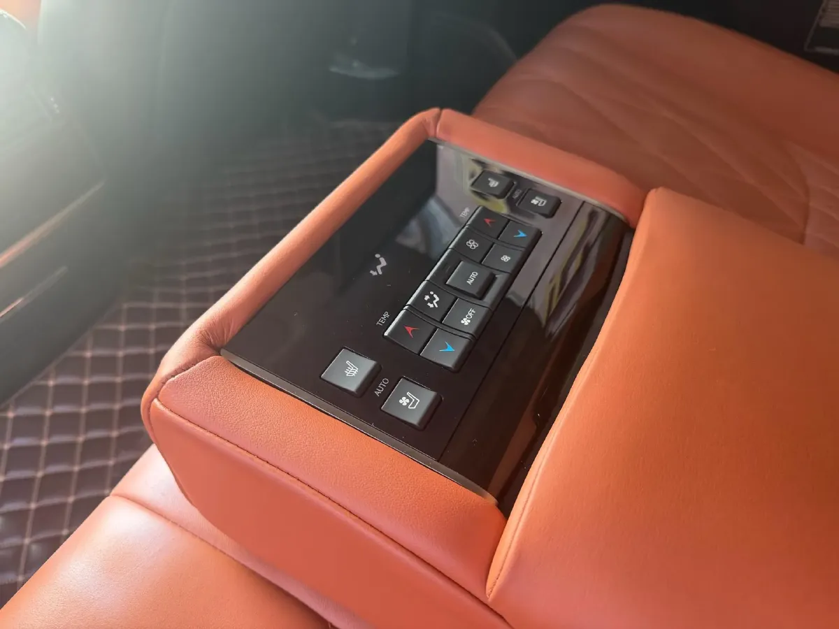 2019 Lexus LX 5.7L 367HP V8 8AT,autocango,china used car exporter,china ev exporter,chinese used car exporter,chinese used ev exporter