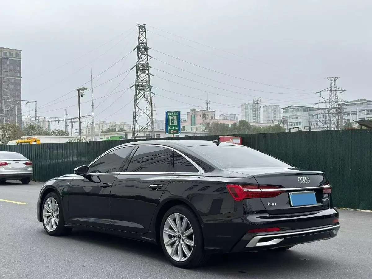 2023 Audi A6L 2.0T 245HP L4 7DCT,autocango,china used car exporter,china ev exporter,chinese used car exporter,chinese used ev exporter