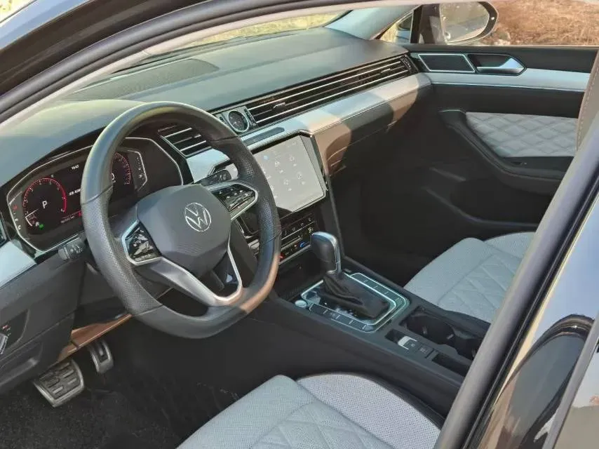 2023 Volkswagen Magotan 2.0T 186HP L4 7DCT,autocango,china used car exporter,china ev exporter,chinese used car exporter,chinese used ev exporter