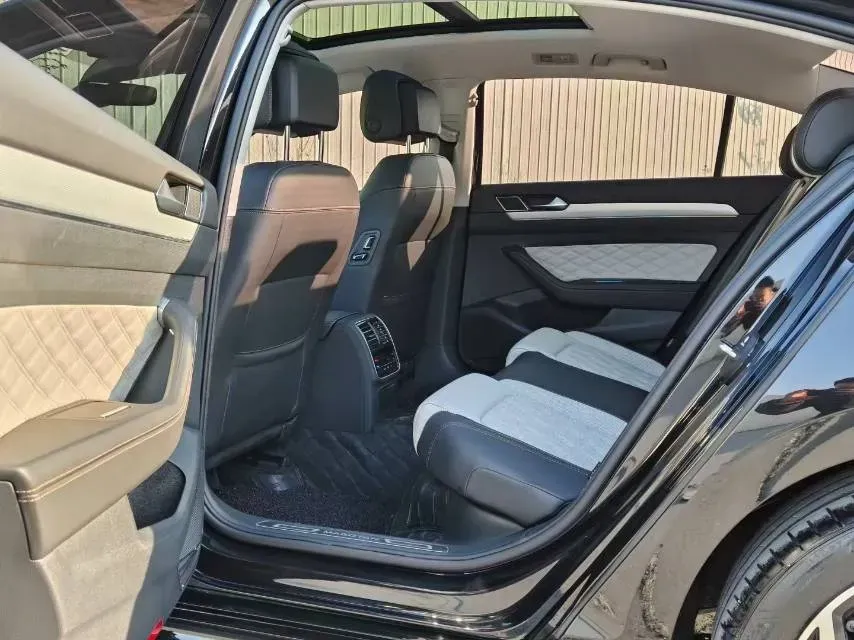 2023 Volkswagen Magotan 2.0T 186HP L4 7DCT,autocango,china used car exporter,china ev exporter,chinese used car exporter,chinese used ev exporter