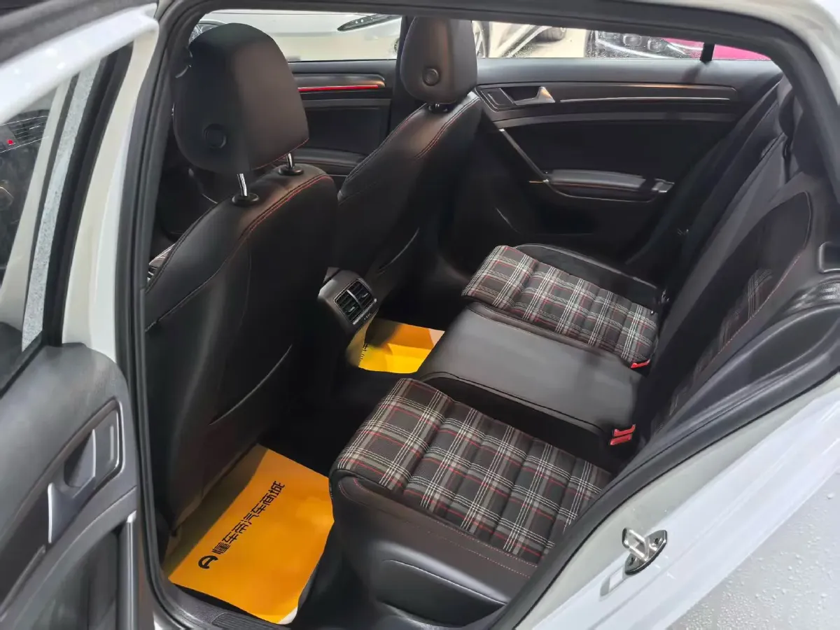 2018 Volkswagen GolfGTI 2.0T 220HP L4 7DCT,autocango,china used car exporter,china ev exporter,chinese used car exporter,chinese used ev exporter