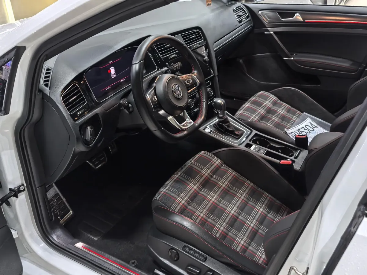 2018 Volkswagen GolfGTI 2.0T 220HP L4 7DCT,autocango,china used car exporter,china ev exporter,chinese used car exporter,chinese used ev exporter