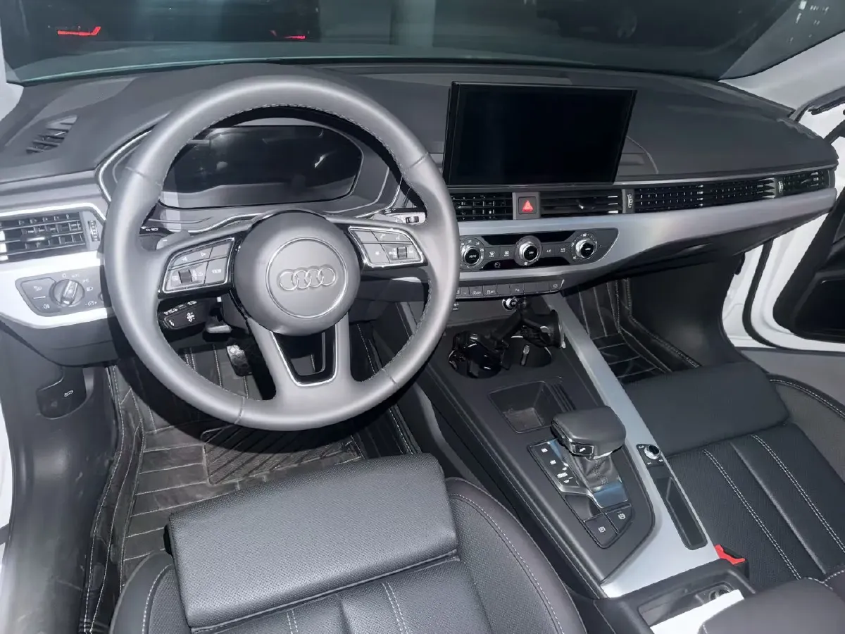 2023 Audi A4L 2.0T 190HP L4 7DCT,autocango,china used car exporter,china ev exporter,chinese used car exporter,chinese used ev exporter