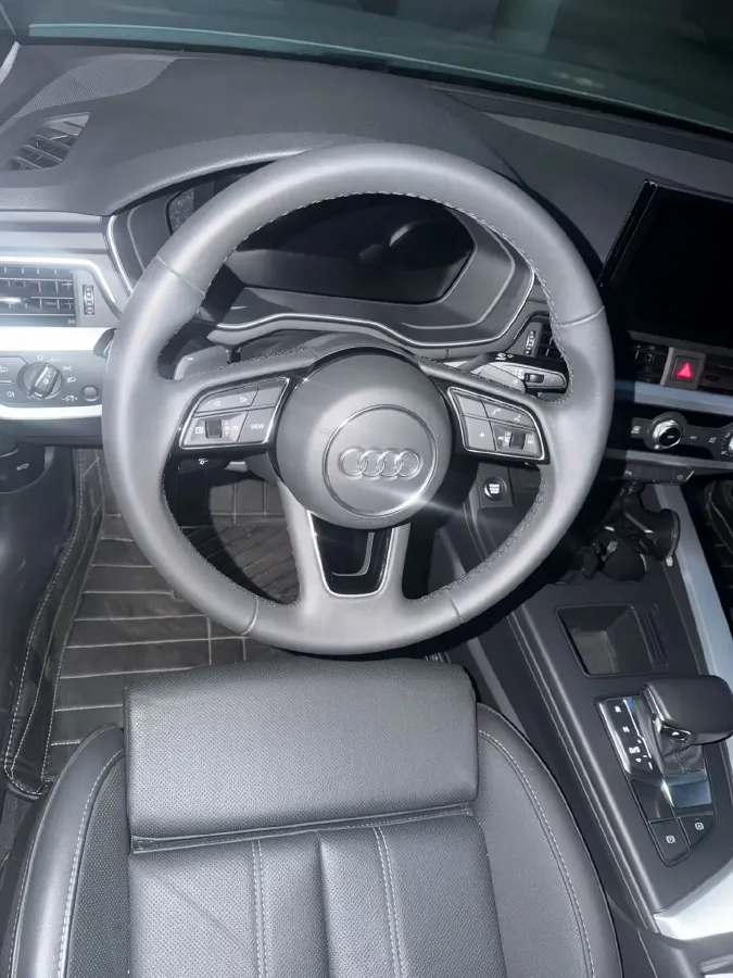 2023 Audi A4L 2.0T 190HP L4 7DCT,autocango,china used car exporter,china ev exporter,chinese used car exporter,chinese used ev exporter