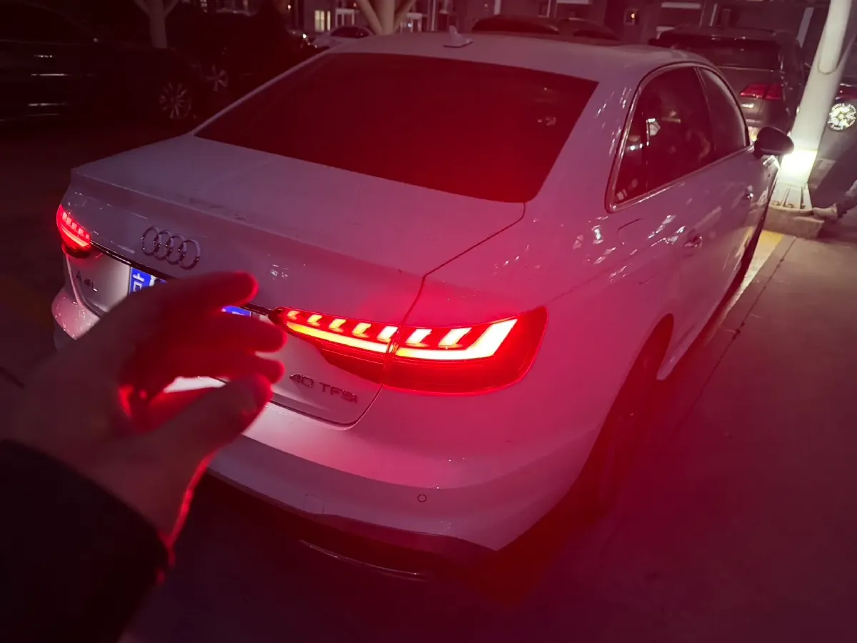 2023 Audi A4L 2.0T 190HP L4 7DCT,autocango,china used car exporter,china ev exporter,chinese used car exporter,chinese used ev exporter