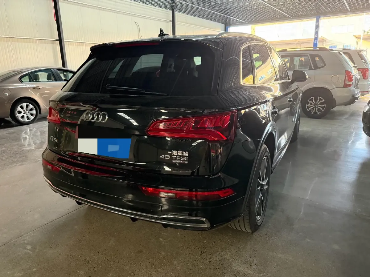 2020 Audi Q5L 2.0T 190HP L4 7DCT,autocango,china used car exporter,china ev exporter,chinese used car exporter,chinese used ev exporter