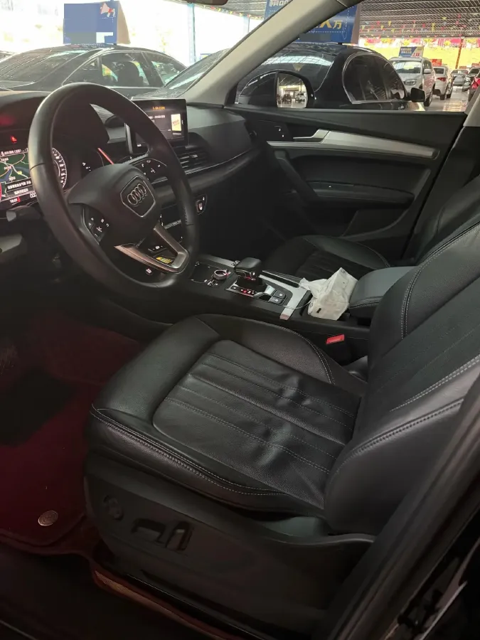 2020 Audi Q5L 2.0T 190HP L4 7DCT,autocango,china used car exporter,china ev exporter,chinese used car exporter,chinese used ev exporter