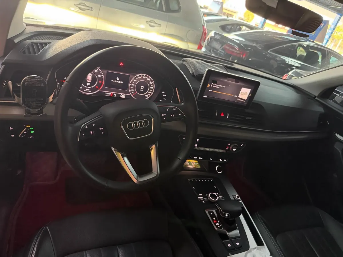 2020 Audi Q5L 2.0T 190HP L4 7DCT,autocango,china used car exporter,china ev exporter,chinese used car exporter,chinese used ev exporter