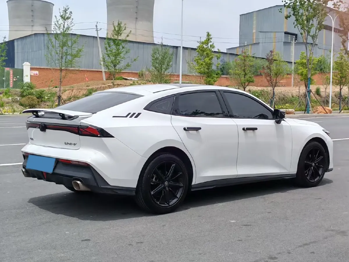 2022 ChangAn UNI-V 1.5T 188HP L4 7DCT,autocango,china used car exporter,china ev exporter,chinese used car exporter,chinese used ev exporter