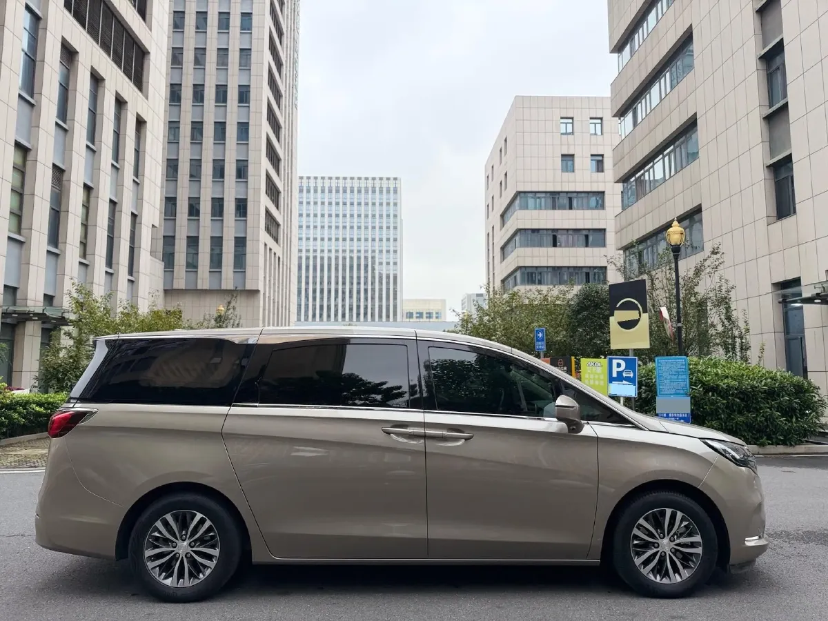 2022 Buick GL8 2.0T 237HP L4 9AT,autocango,china used car exporter,china ev exporter,chinese used car exporter,chinese used ev exporter