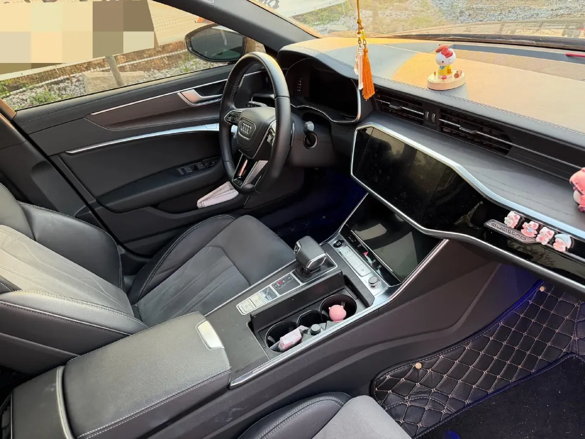 2025 Audi A6L 2.0T 245HP L4 7DCT,autocango,china used car exporter,china ev exporter,chinese used car exporter,chinese used ev exporter