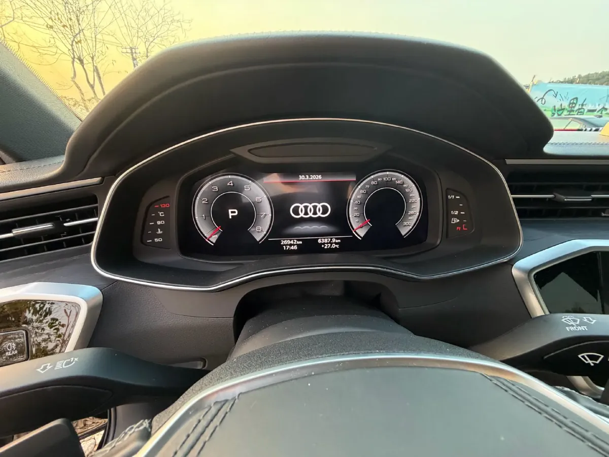 2025 Audi A6L 2.0T 245HP L4 7DCT,autocango,china used car exporter,china ev exporter,chinese used car exporter,chinese used ev exporter