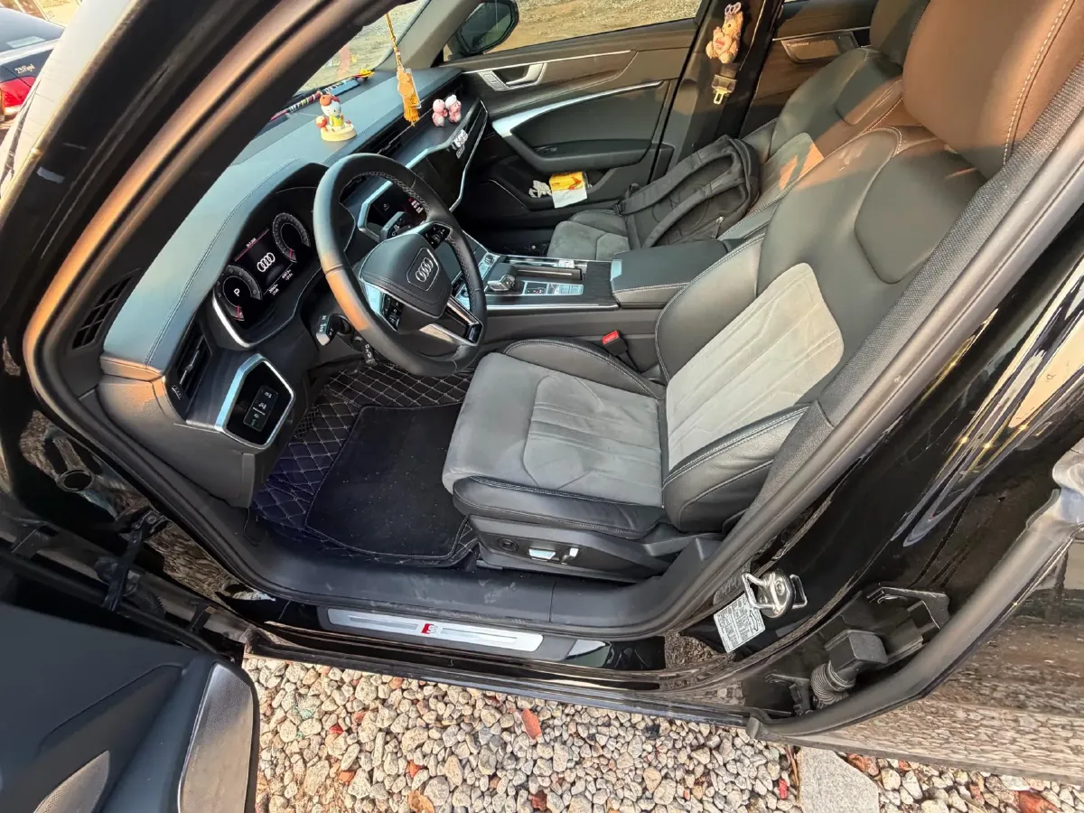 2025 Audi A6L 2.0T 245HP L4 7DCT,autocango,china used car exporter,china ev exporter,chinese used car exporter,chinese used ev exporter