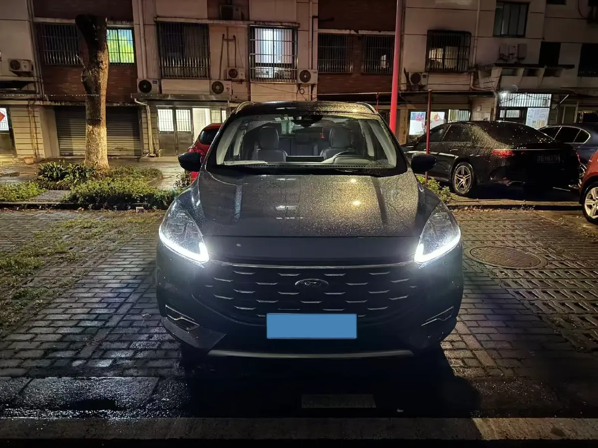 2020 Ford Escape 2.0T 248HP L4 8AT,autocango,china used car exporter,china ev exporter,chinese used car exporter,chinese used ev exporter