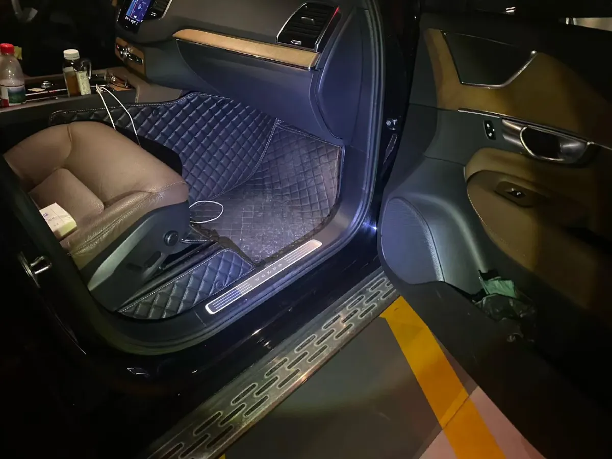 2023 Volvo XC90 2.0T 299HP L4 8AT,autocango,china used car exporter,china ev exporter,chinese used car exporter,chinese used ev exporter