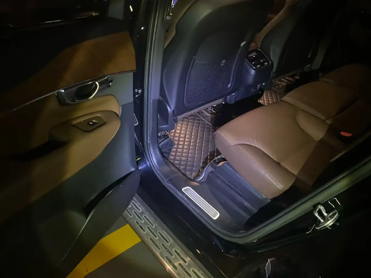 2023 Volvo XC90 2.0T 299HP L4 8AT,autocango,china used car exporter,china ev exporter,chinese used car exporter,chinese used ev exporter