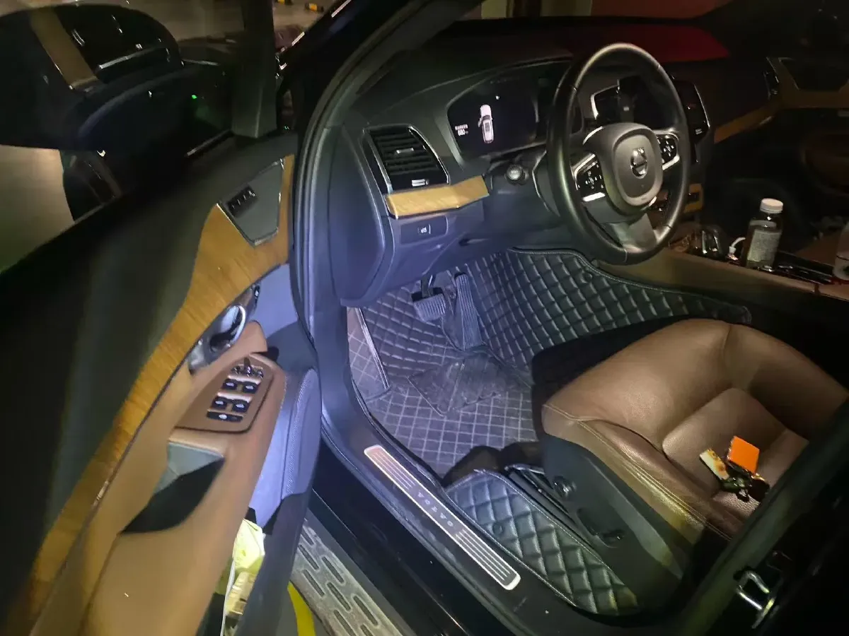 2023 Volvo XC90 2.0T 299HP L4 8AT,autocango,china used car exporter,china ev exporter,chinese used car exporter,chinese used ev exporter