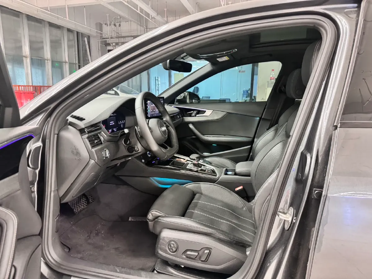 2023 Audi A4L 2.0T 190HP L4 7DCT,autocango,china used car exporter,china ev exporter,chinese used car exporter,chinese used ev exporter