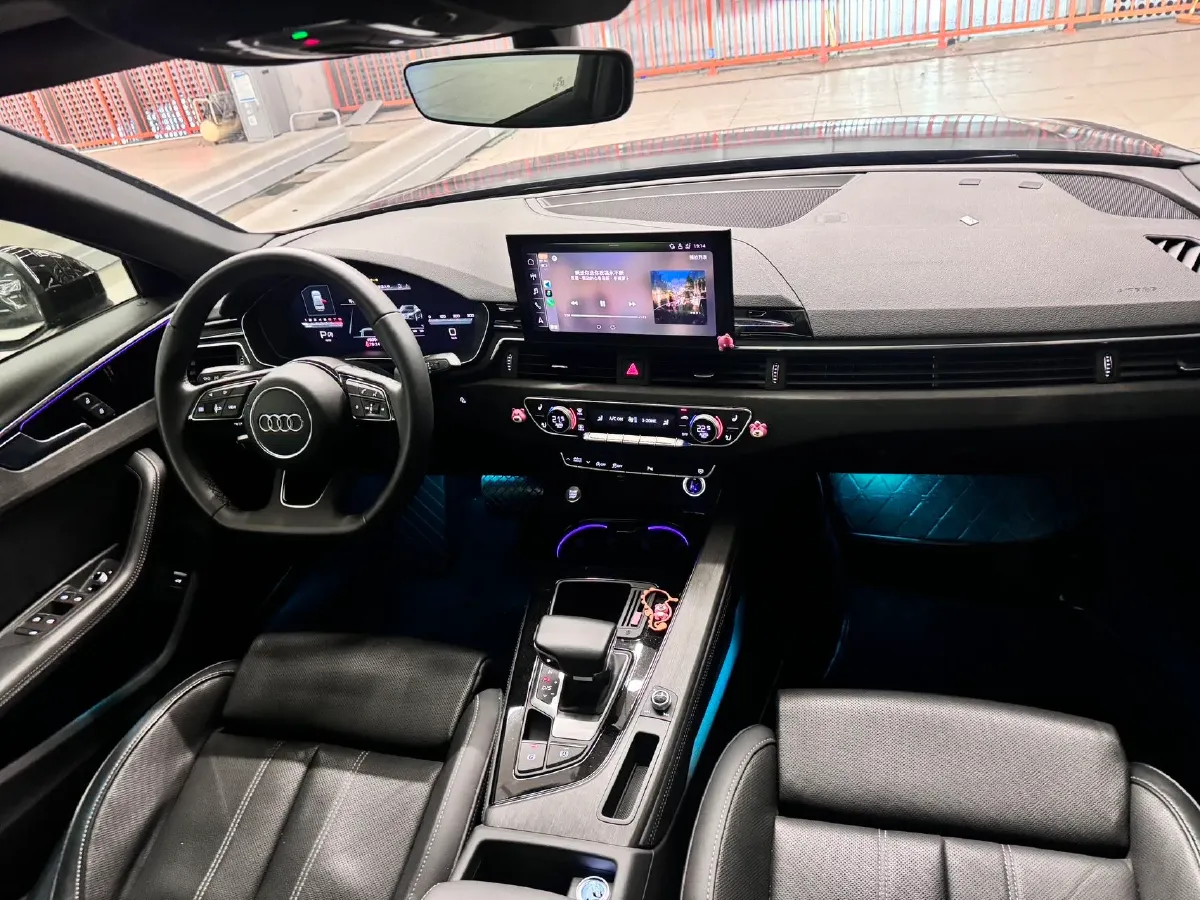 2023 Audi A4L 2.0T 190HP L4 7DCT,autocango,china used car exporter,china ev exporter,chinese used car exporter,chinese used ev exporter