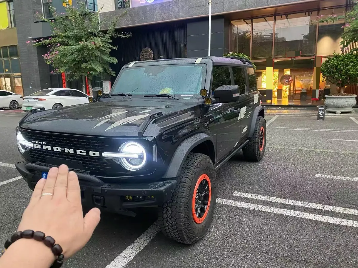 2025 Ford Bronco 2.3T 275HP L4 10AT,autocango,china used car exporter,china ev exporter,chinese used car exporter,chinese used ev exporter