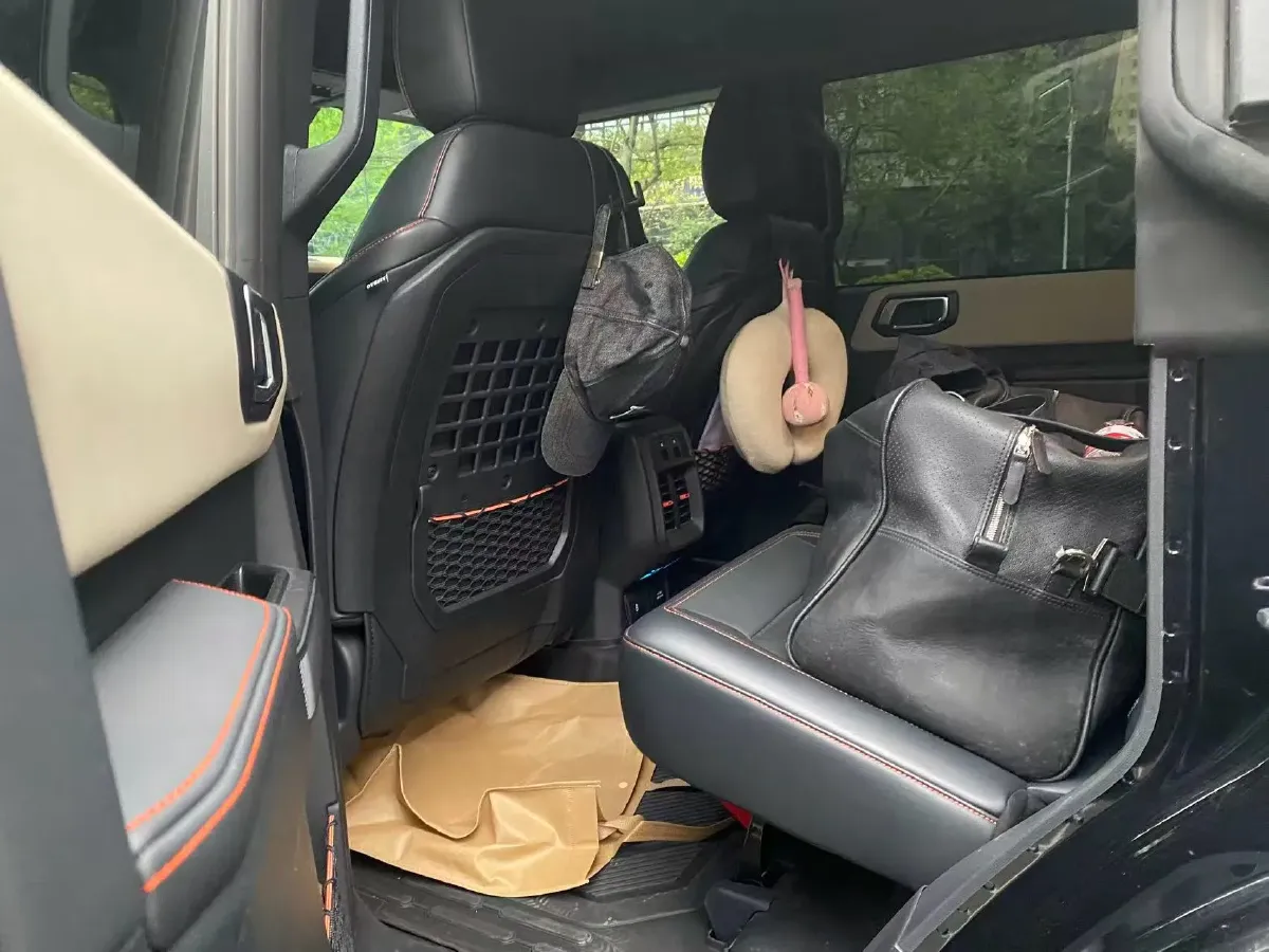 2025 Ford Bronco 2.3T 275HP L4 10AT,autocango,china used car exporter,china ev exporter,chinese used car exporter,chinese used ev exporter