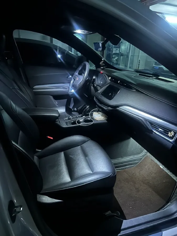 2020 Cadillac XT4 2.0T 241HP L4 9AT,autocango,china used car exporter,china ev exporter,chinese used car exporter,chinese used ev exporter