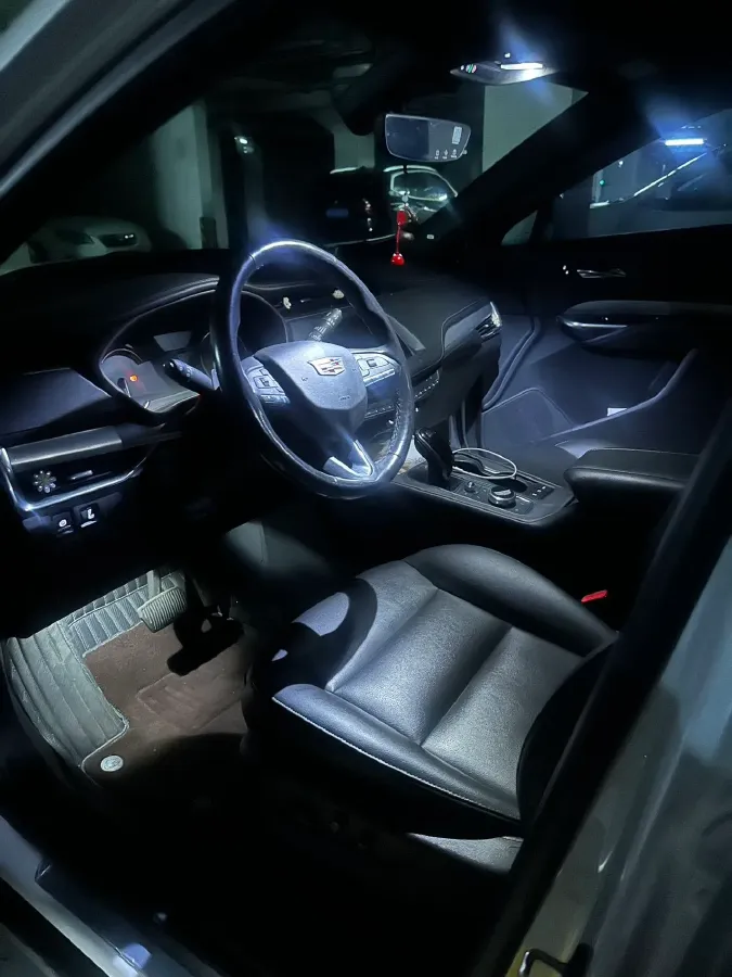 2020 Cadillac XT4 2.0T 241HP L4 9AT,autocango,china used car exporter,china ev exporter,chinese used car exporter,chinese used ev exporter