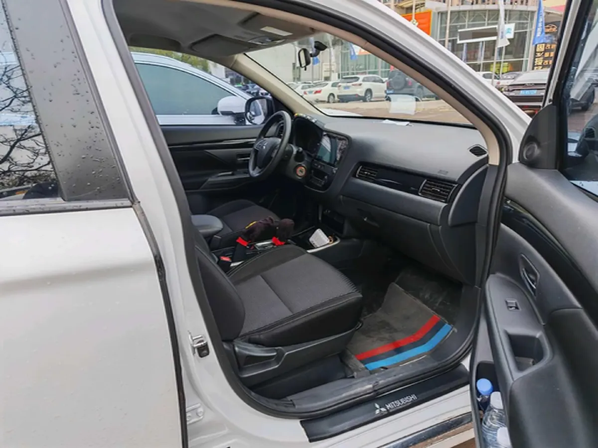 2021 Mitsubishi Outlander 2.0L 166HP L4 CVT,autocango,china used car exporter,china ev exporter,chinese used car exporter,chinese used ev exporter