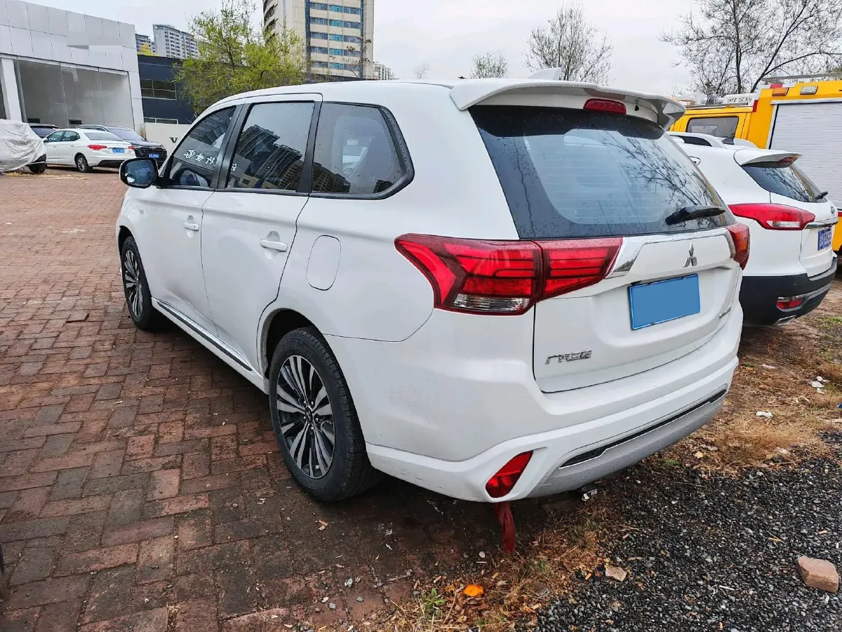 2021 Mitsubishi Outlander 2.0L 166HP L4 CVT,autocango,china used car exporter,china ev exporter,chinese used car exporter,chinese used ev exporter