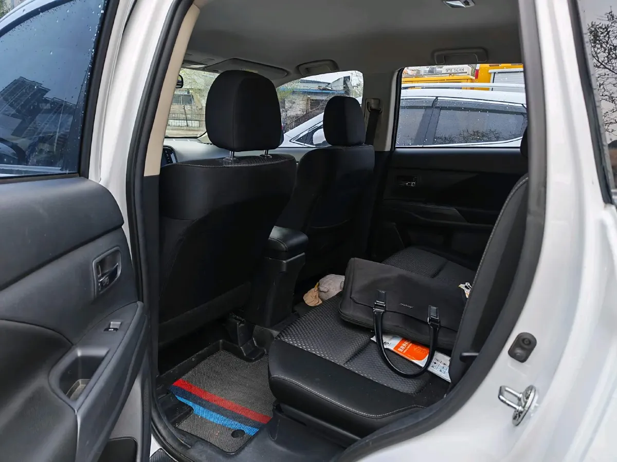 2021 Mitsubishi Outlander 2.0L 166HP L4 CVT,autocango,china used car exporter,china ev exporter,chinese used car exporter,chinese used ev exporter