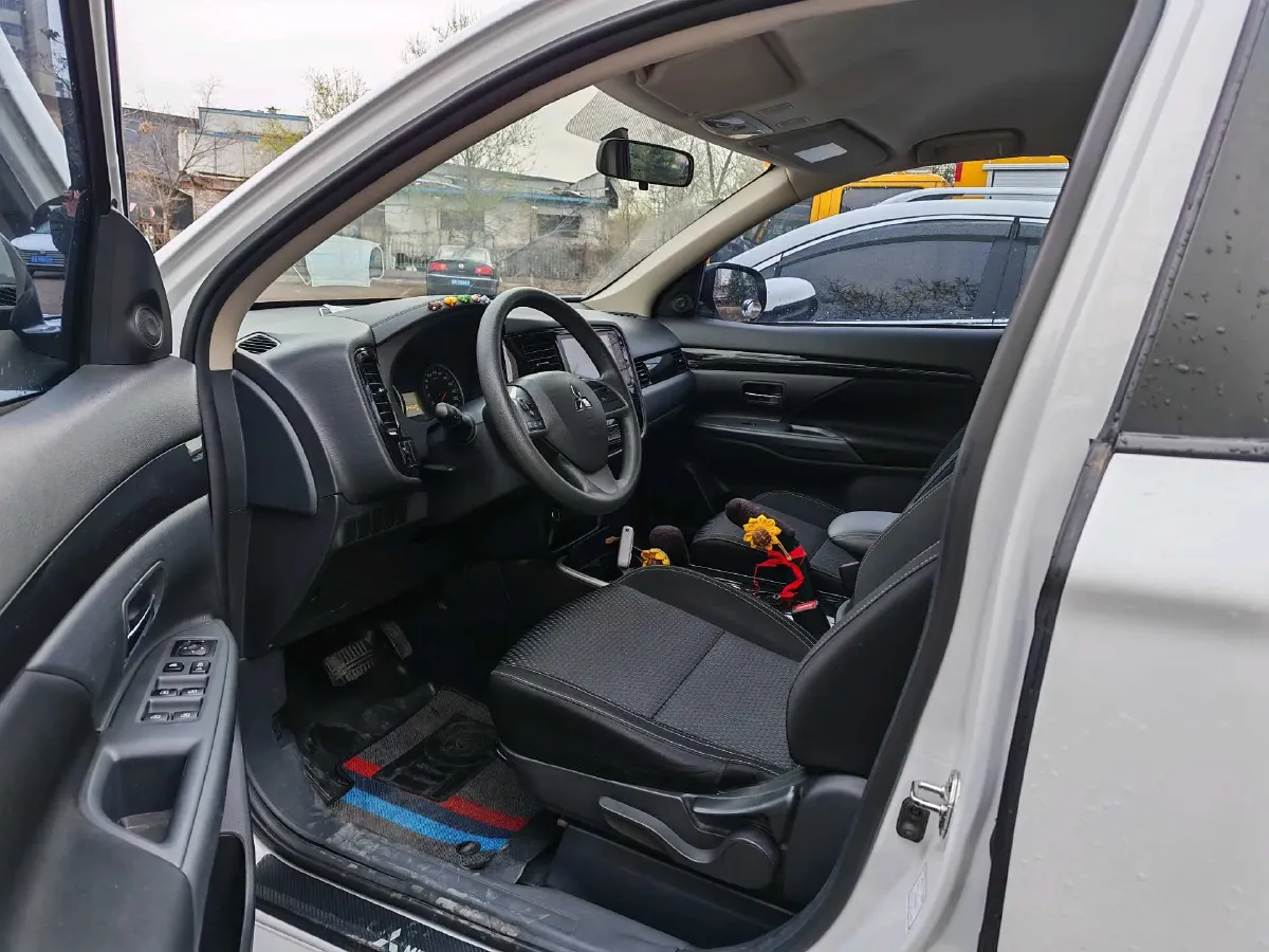 2021 Mitsubishi Outlander 2.0L 166HP L4 CVT,autocango,china used car exporter,china ev exporter,chinese used car exporter,chinese used ev exporter